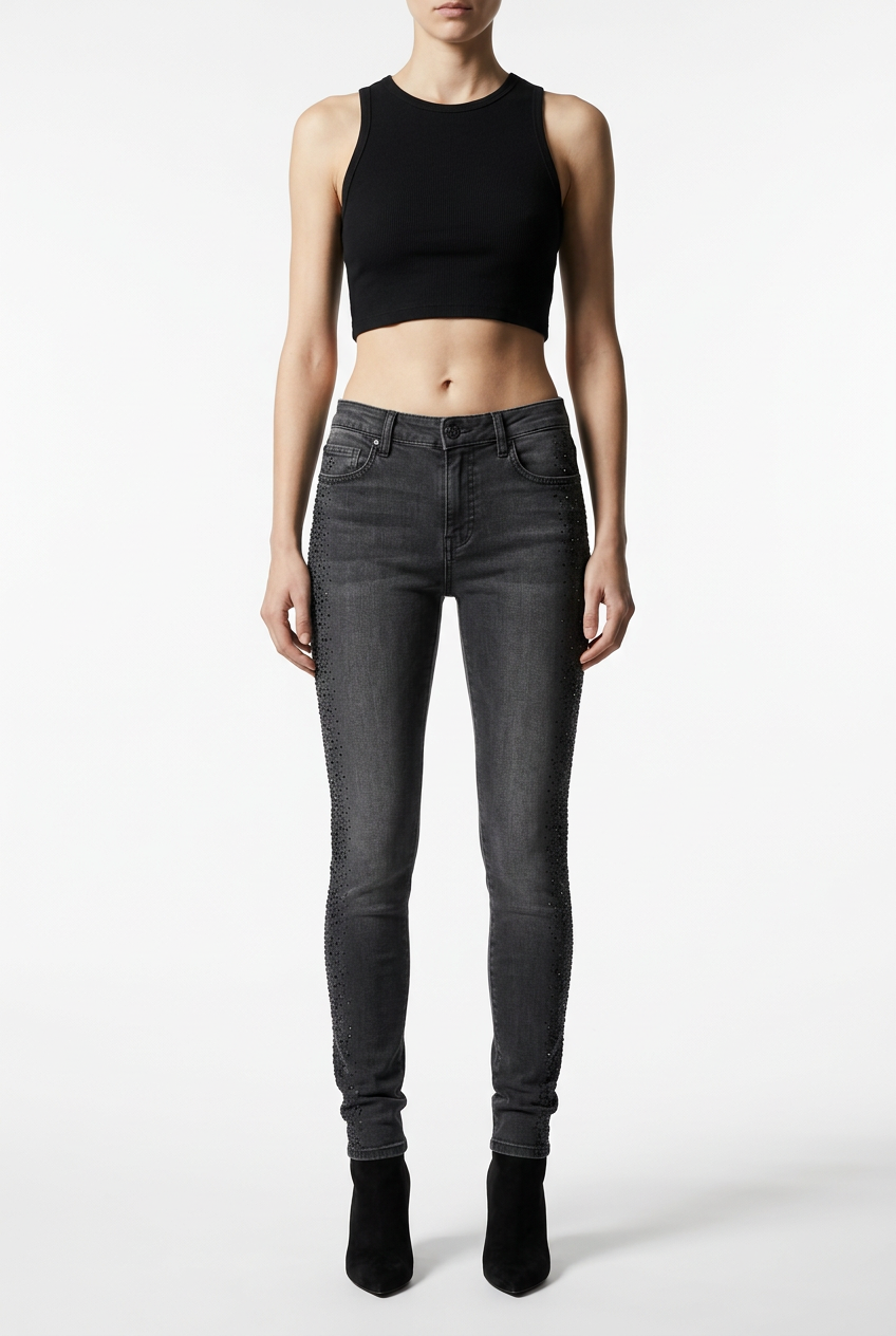 Armani Exchange Jeans - Modella con top corto attillato